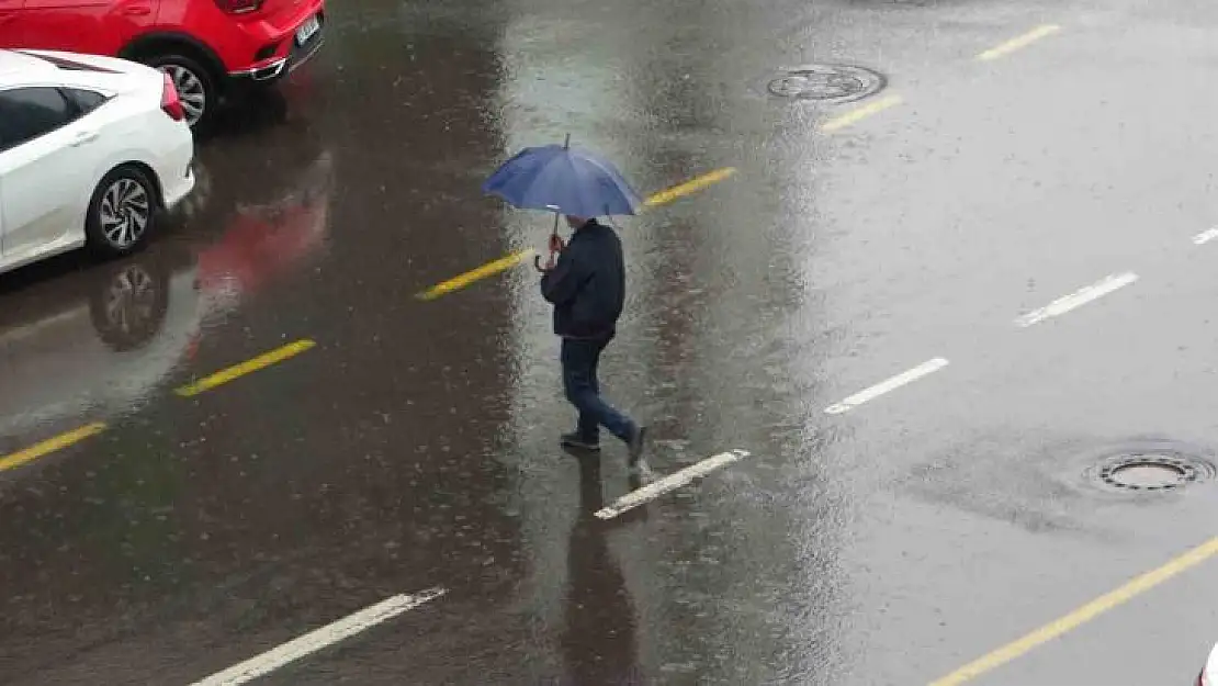 Diyarbakır'da sağanak yağış başladı