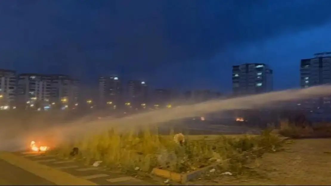 Diyarbakır'da şehir içinde anız yangını