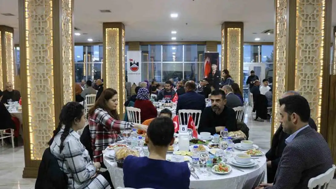 Diyarbakır'da şehit ve gazi ailelerine iftar verildi