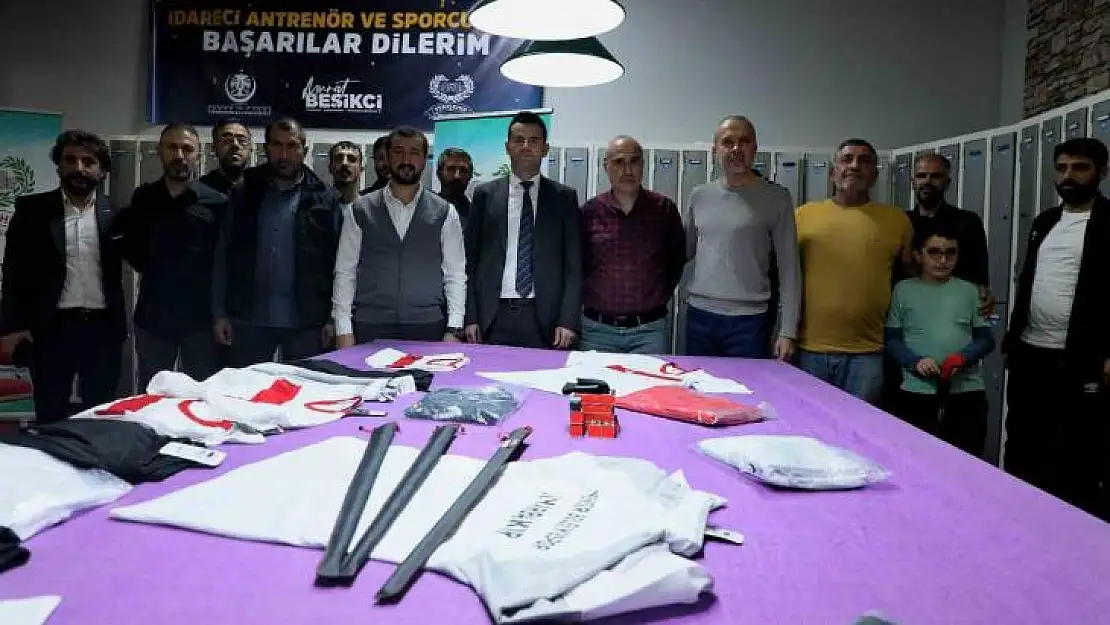 Diyarbakır'da sporculara malzeme desteği