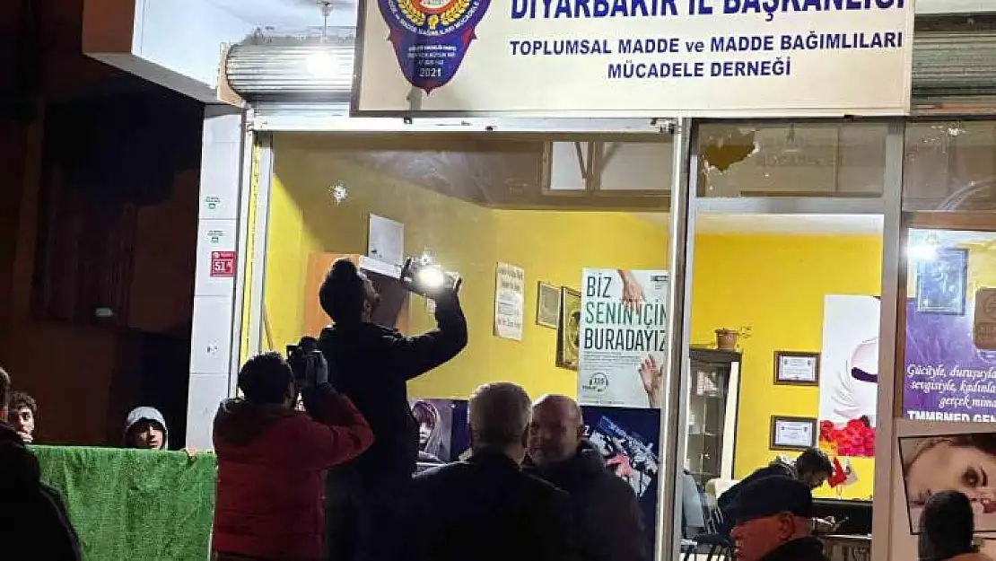 Diyarbakır'da uyuşturucu ile mücadele derneğinde silahlı kavga: 2 yaralı