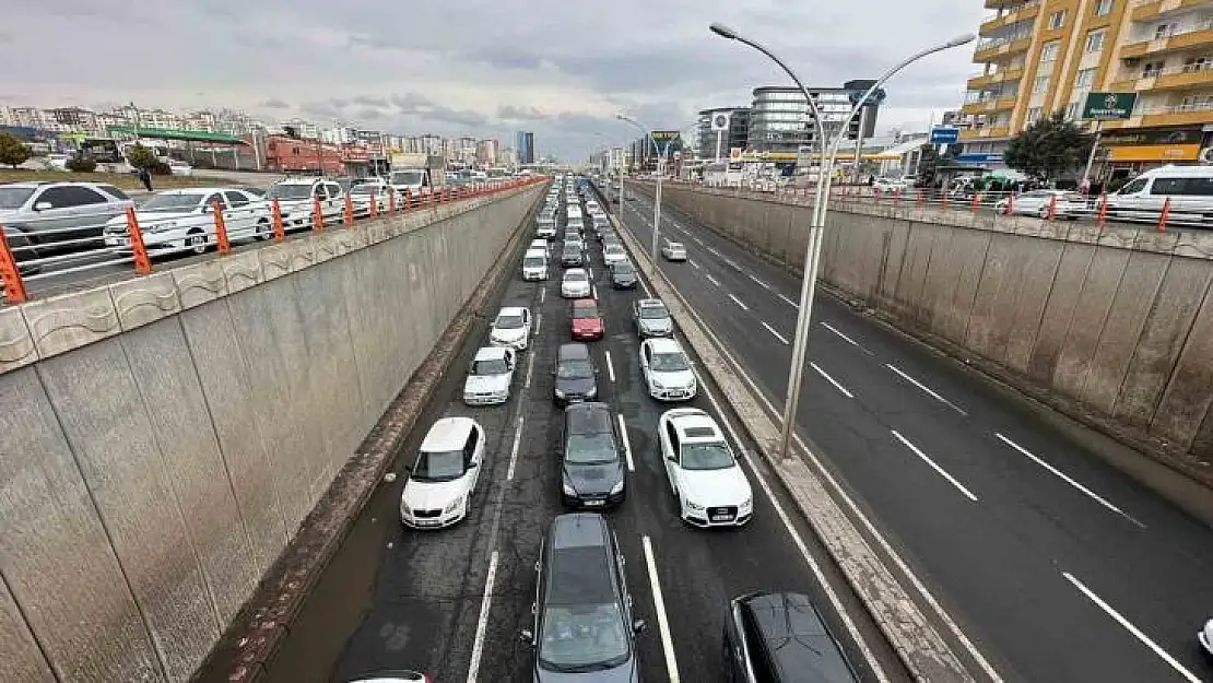 Diyarbakır'da vatandaşlar şehri terk ediyor