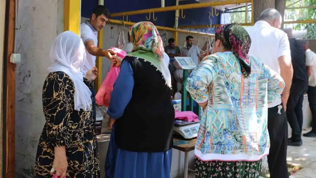 Diyarbakır'da yüzlerce aileye kurban eti ulaştırıldı