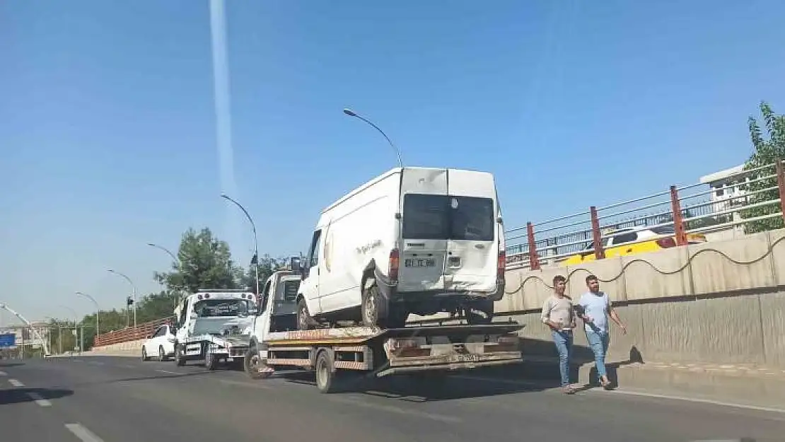 Diyarbakır'da zincirleme kaza: 3 yaralı