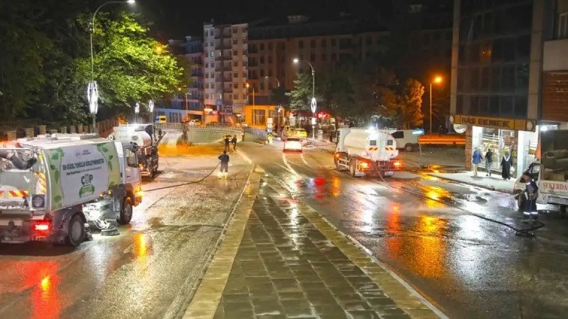 Kapsamlı temizlik çalışmaları devam ediyor