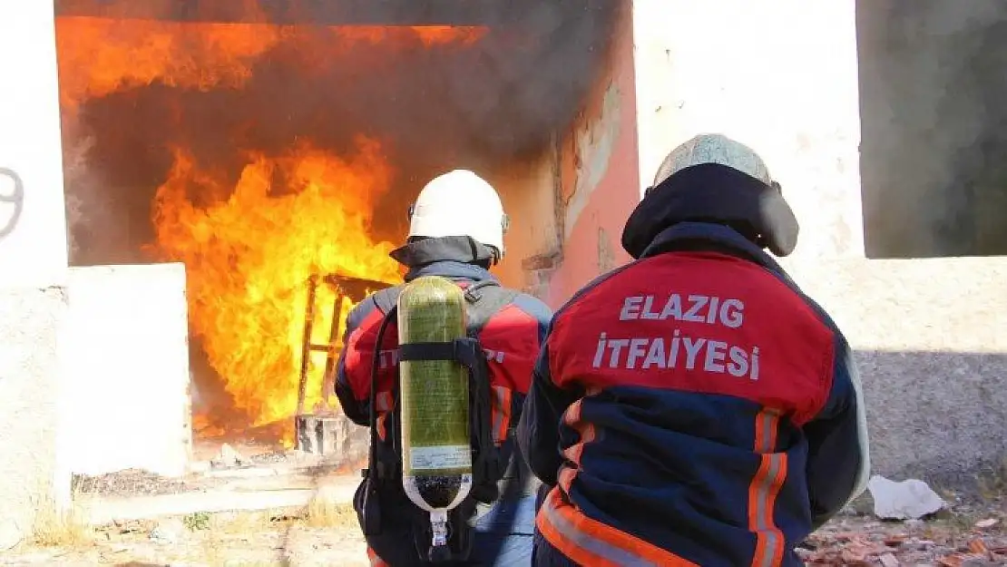 Elazığ'da ateşin kahramanları 8 ayda bin 119 yangına müdahale etti