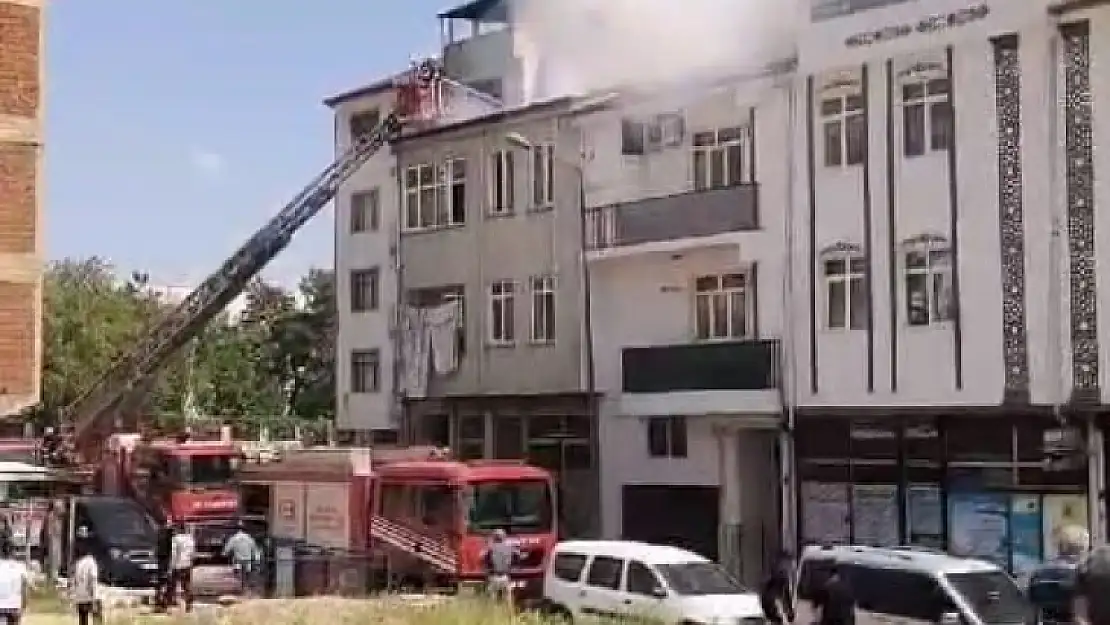 Elazığ'da çatı yangını