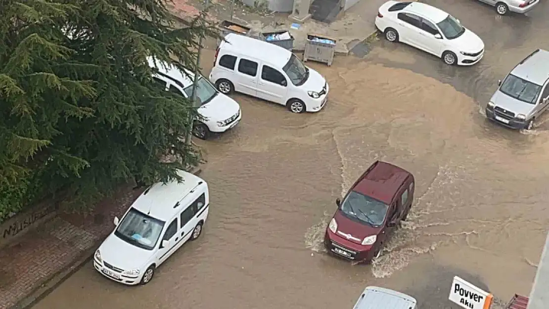 Elazığ'da dolu ve sağanak hayatı felç etti