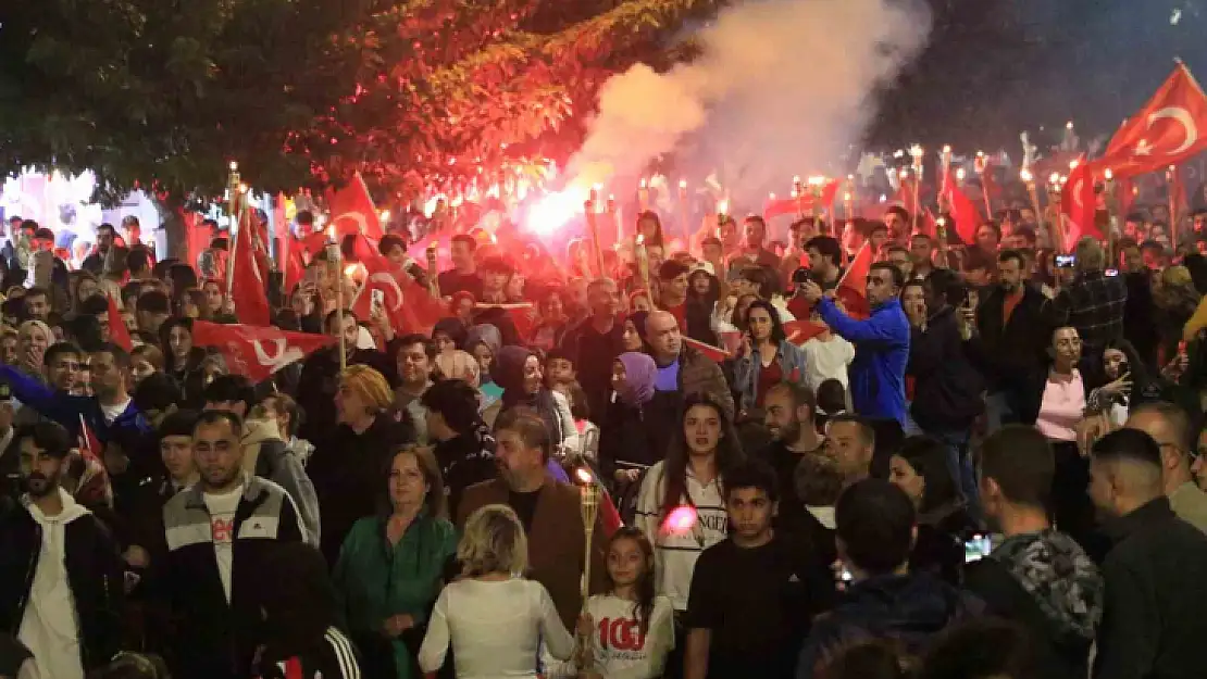 Elazığ'da fener alayı renkli görüntüler oluşturdu