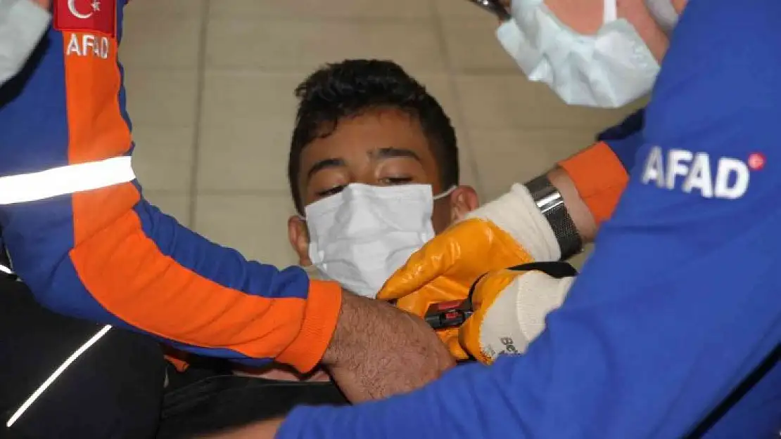 Elazığ'da gerçeği aratmayan deprem ve yangın tatbikatı: 500 kişi katıldı