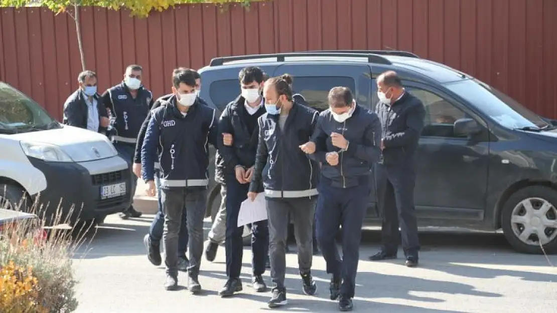 Elazığ'da göçmen kaçakçılarına operasyon: 5 gözaltı
