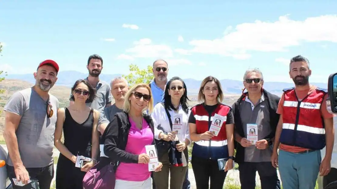 Elazığ'da jandarma ekipleri vatandaşları uyuşturucuya karşı bilgilendirdi