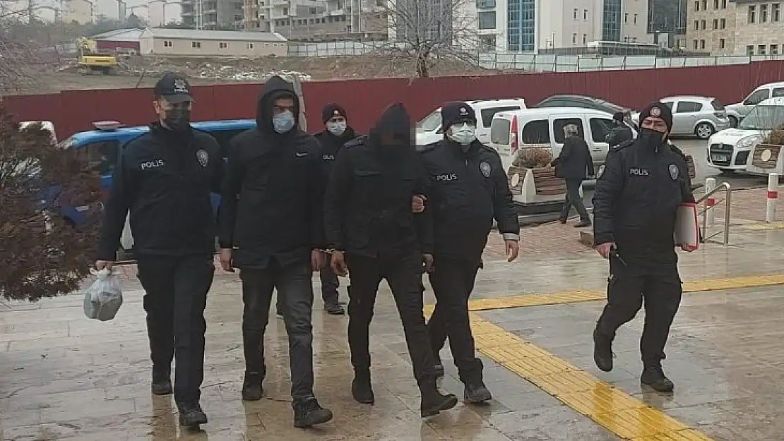 Kablo hırsızı 3 şüpheli Elazığ polisi tarafından yakalandı
