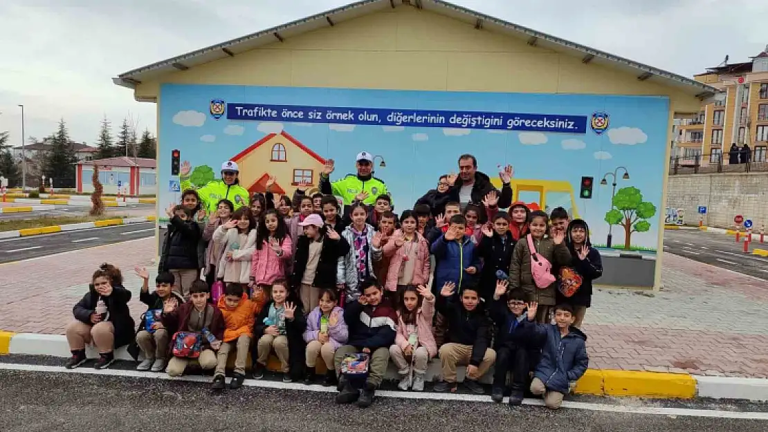 Elazığ'da öğrencilere trafik kuralları anlatıldı