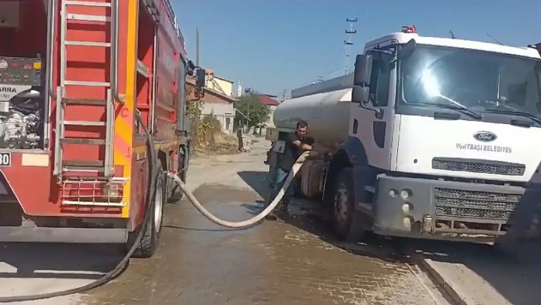 Elazığ'da ot yangını eve ve ahıra sıçramadan söndürüldü