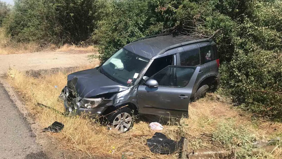 Elazığ'da otomobil şarampole uçtu: 4 yaralı