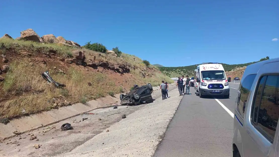 Elazığ'da otomobil ters döndü: 1'i ağır 3 yaralı