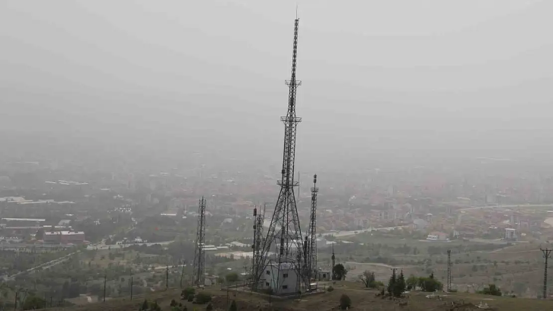 Elazığ'da toz taşınımı etkili oldu