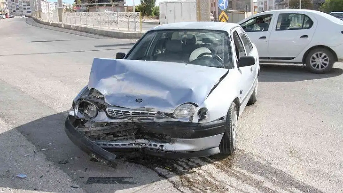 Elazığ'da trafik kazası: 2 yaralı