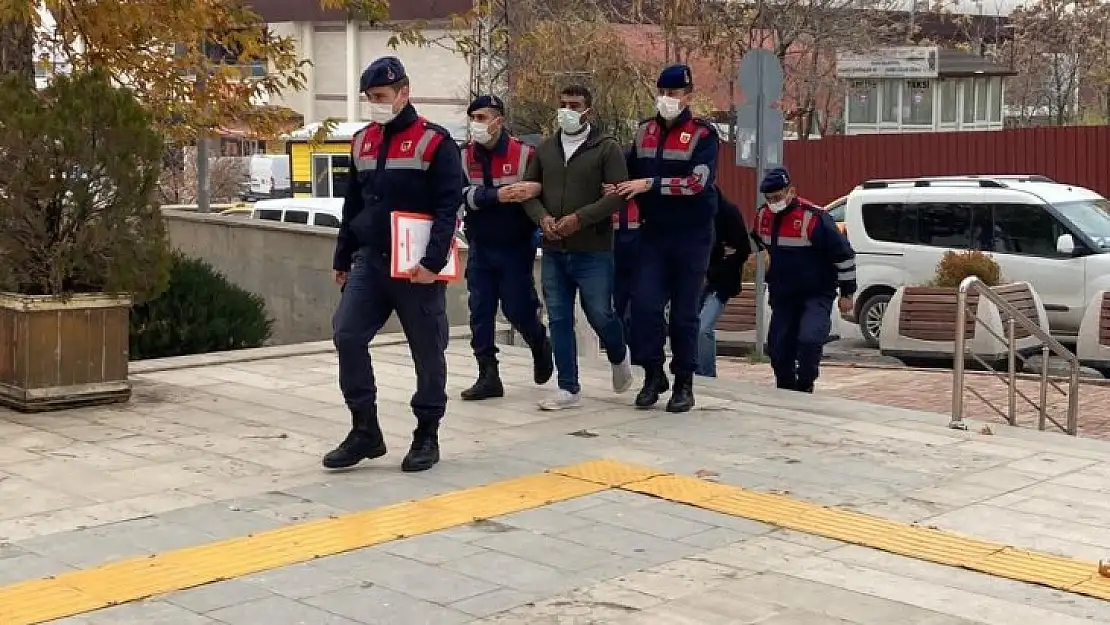 Elazığ'da vagonların bağlantı kancalarını çalan şüpheliler yakalandı