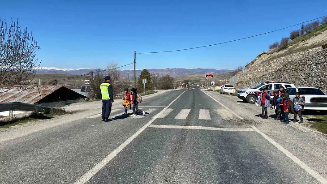 Elazığ'da vatandaşlara trafik eğitimi verildi