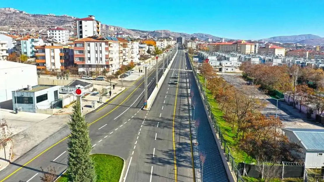 Elazığ'da yol genişletme çalışmaları sürüyor