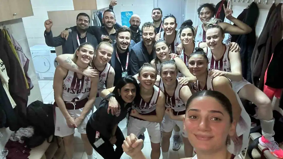 Elazığ İl Özel İdare: 70 - İzmit Belediyespor: 67