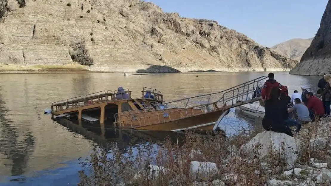 Elazığ Valiliği batan tekne ile ilgili inceleme başlattı