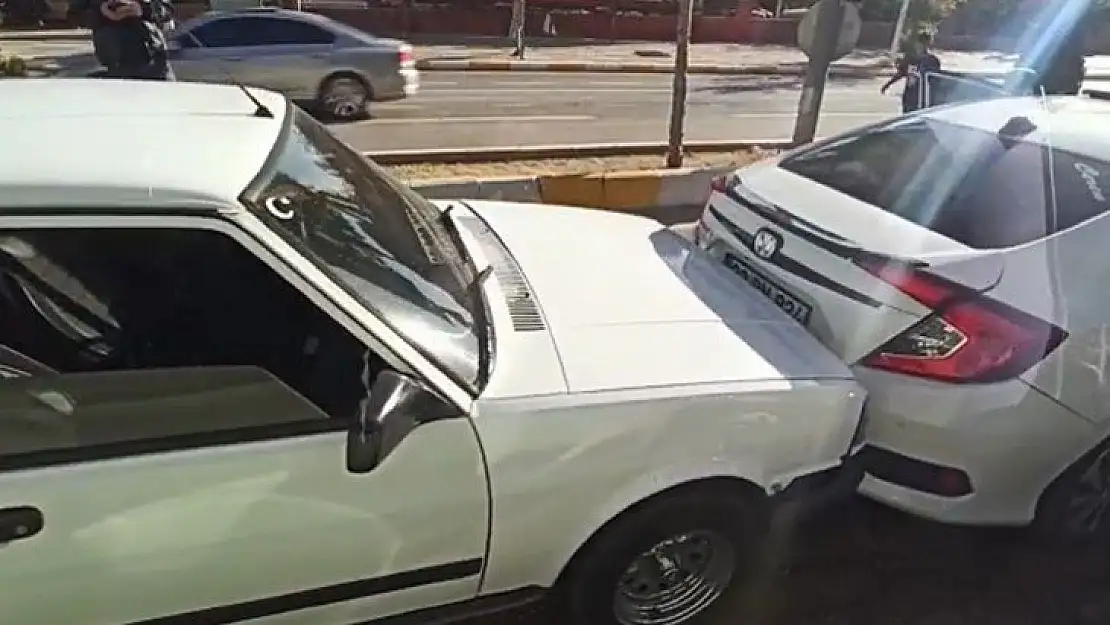 Elazığ Zübeyde Hanım Caddesi'nde trafik kazası