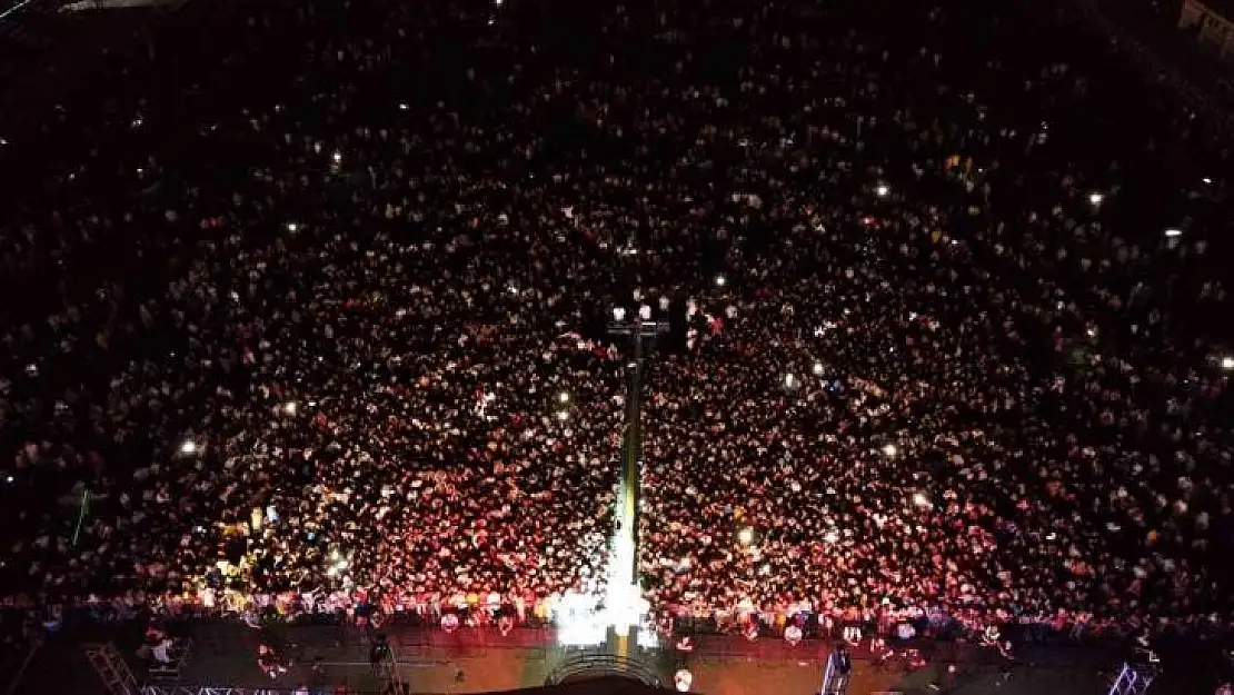 Ergani Belediyesi Kültür Festivali'ne 3 günde 10 binlerce kişi katıldı