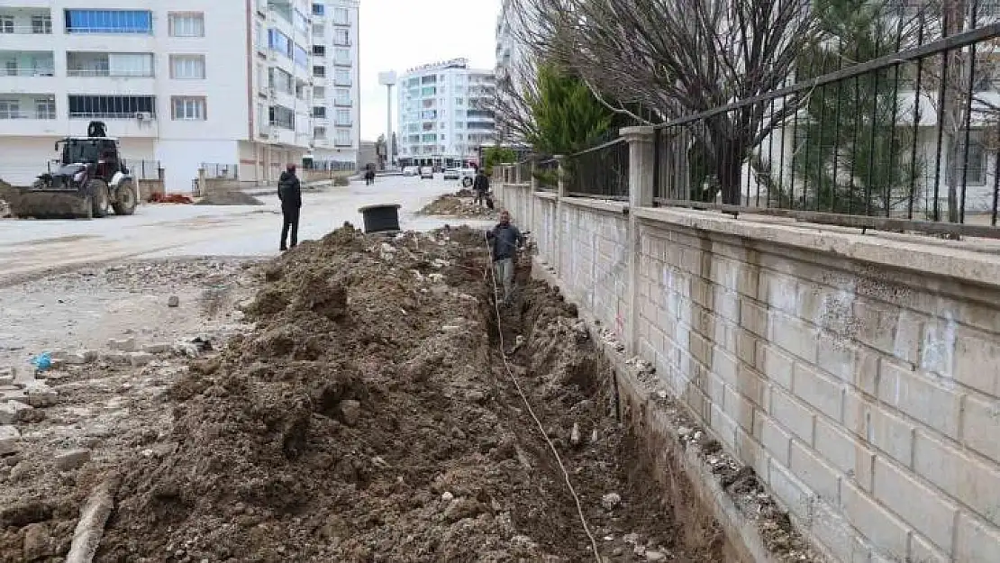 Ergani'de 1,8 kilometrelik yola 60 adet aydınlatma direği