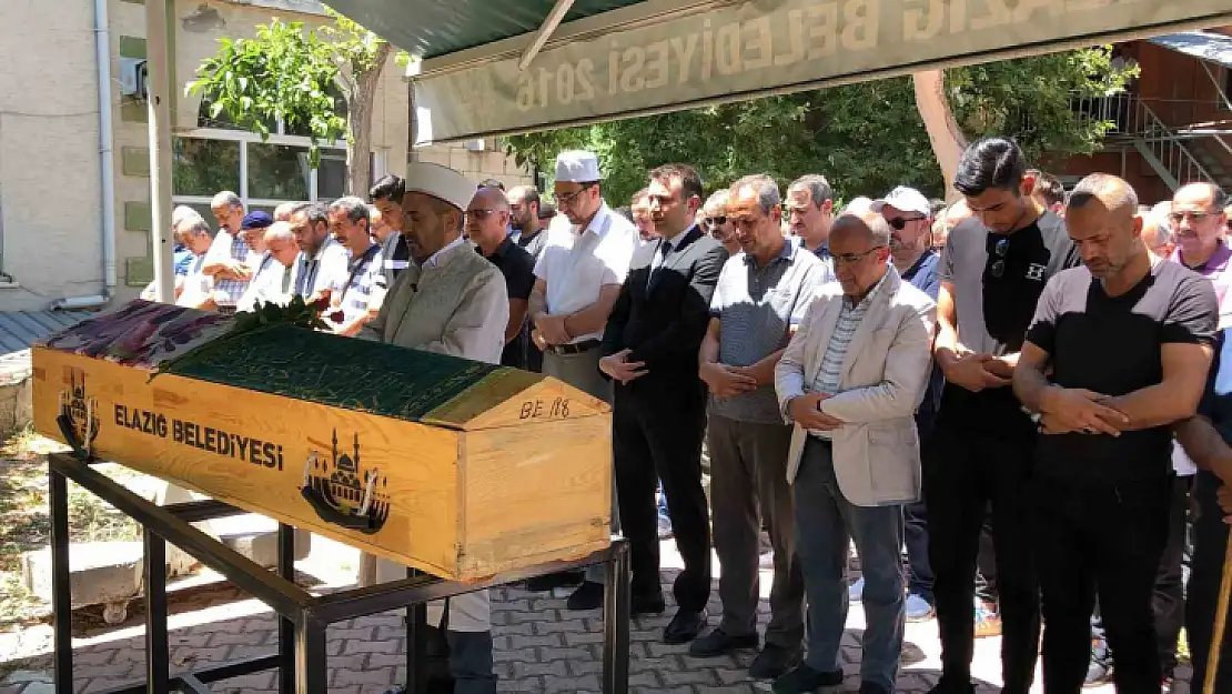 Eski eşi tarafından 13 yerinden bıçaklanan kadın son yolculuğuna uğurlandı