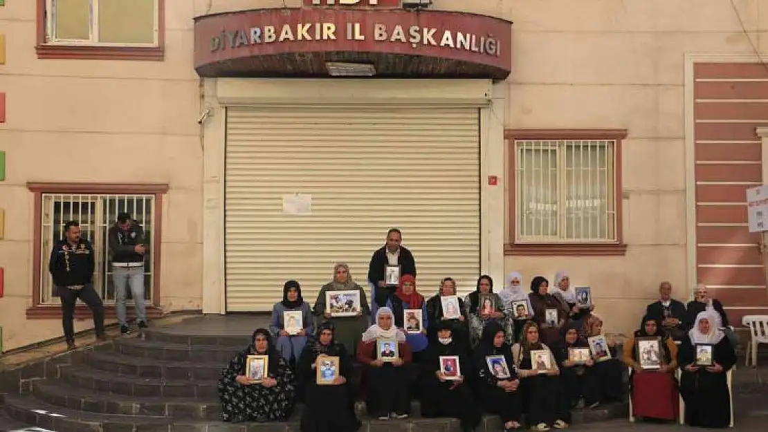 Evlat hasreti çeken aileler, bin 150 gündür çocuklarının yolunu gözlüyor