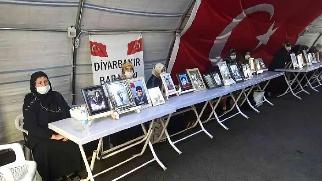 Evlat nöbetindeki aileler PKK ve HDP'nin yakasını bırakmayarak evlatlarını istiyor