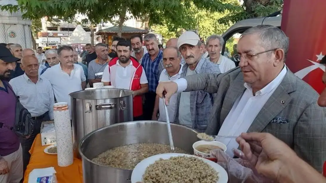 Faik Erdoğan Vakfı'ndan 3 günde 5 bin kişiye aşure ikramı