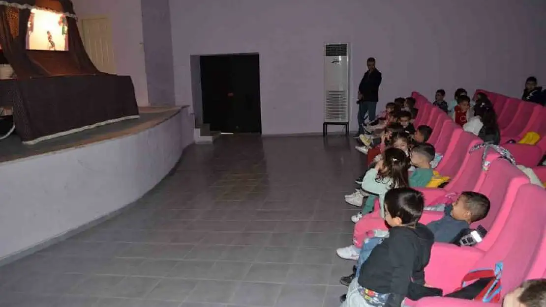 Gölge oyunu miniklerden büyük  ilgi gördü