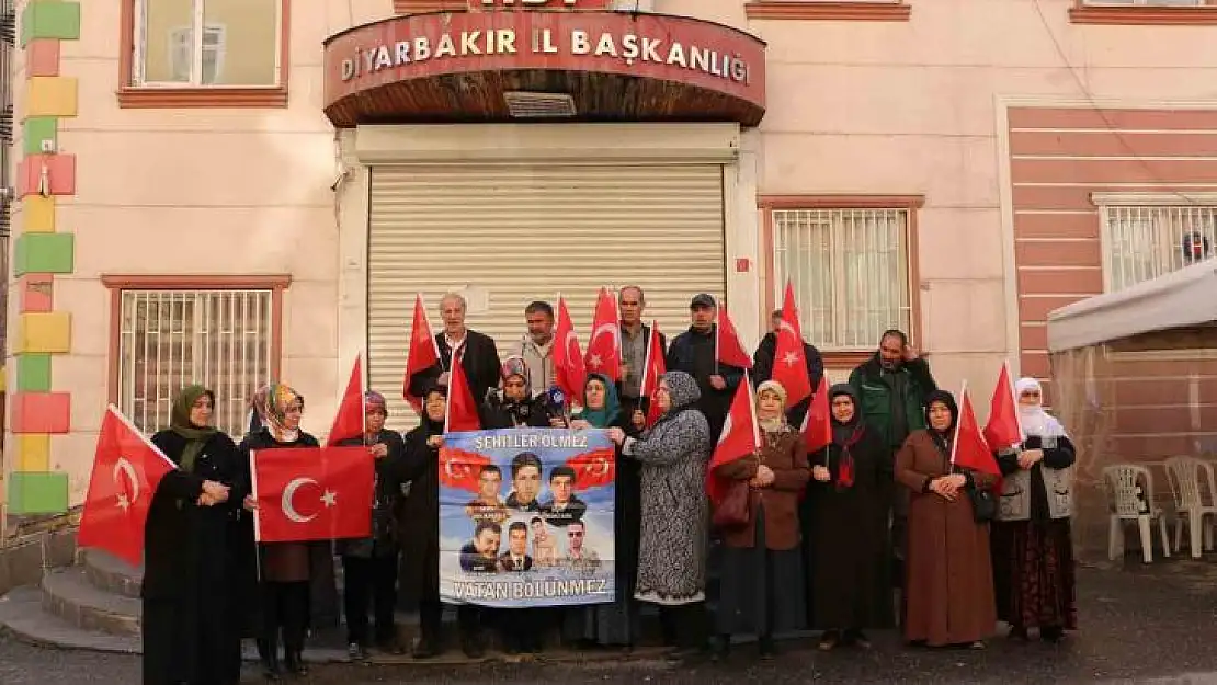 HDP önündeki evlat mücadelesinde Gara Şehitleri anıldı