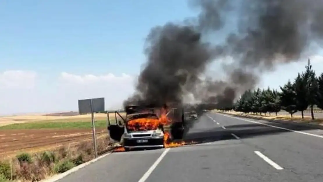 Iğdır'dan Diyarbakır'a kavun almaya gelen kamyonet alevlere teslim oldu