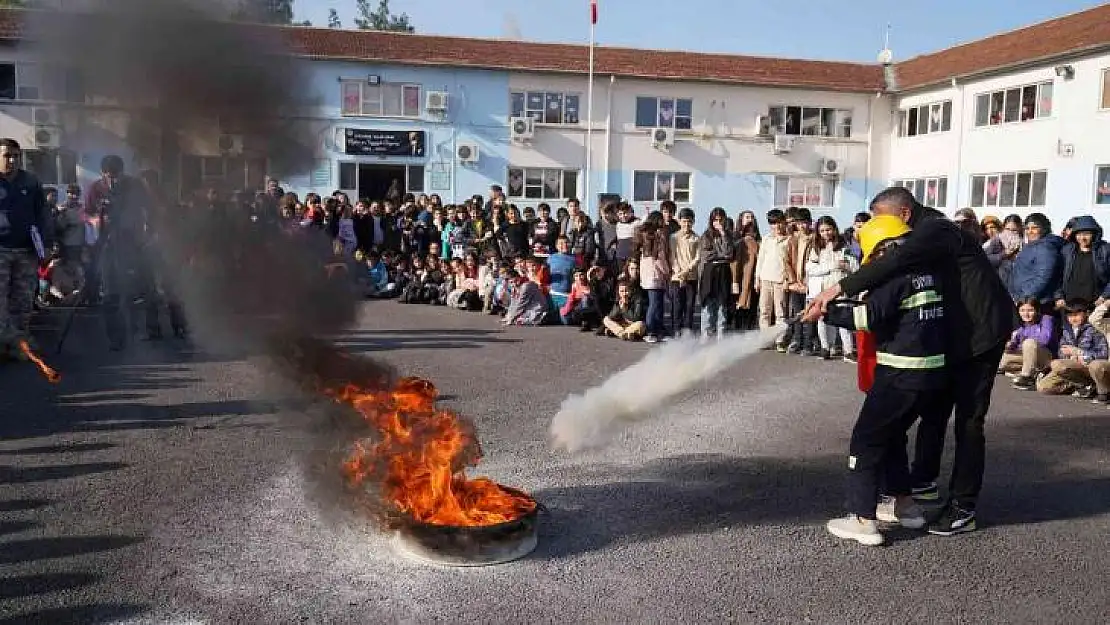 İtfaiyecilerden ortaokul öğrencilerine yangın eğitimi