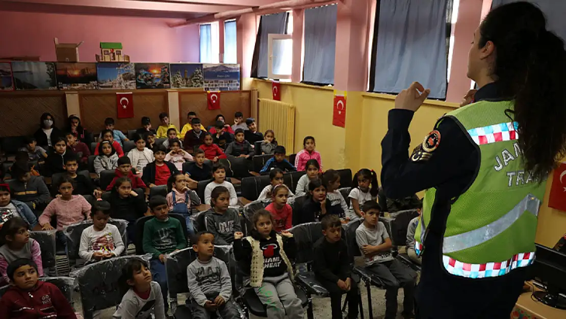 Öğrencilere trafik güvenliği eğitimi verildi
