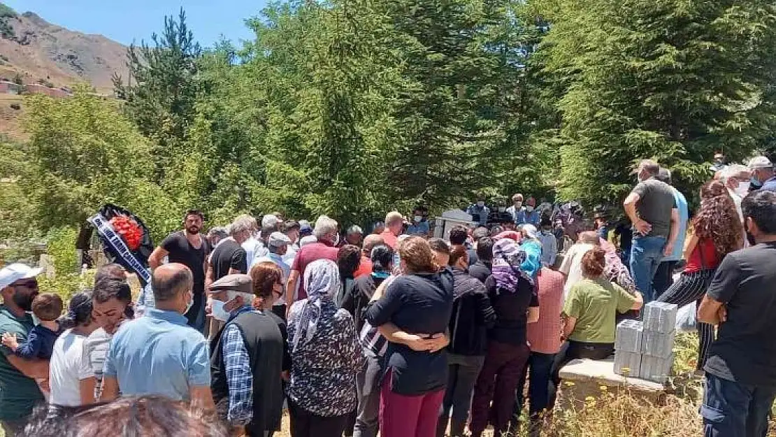 Kalp krizi geçiren Tarım ve Orman Müdürü memleketinde toprağa verildi