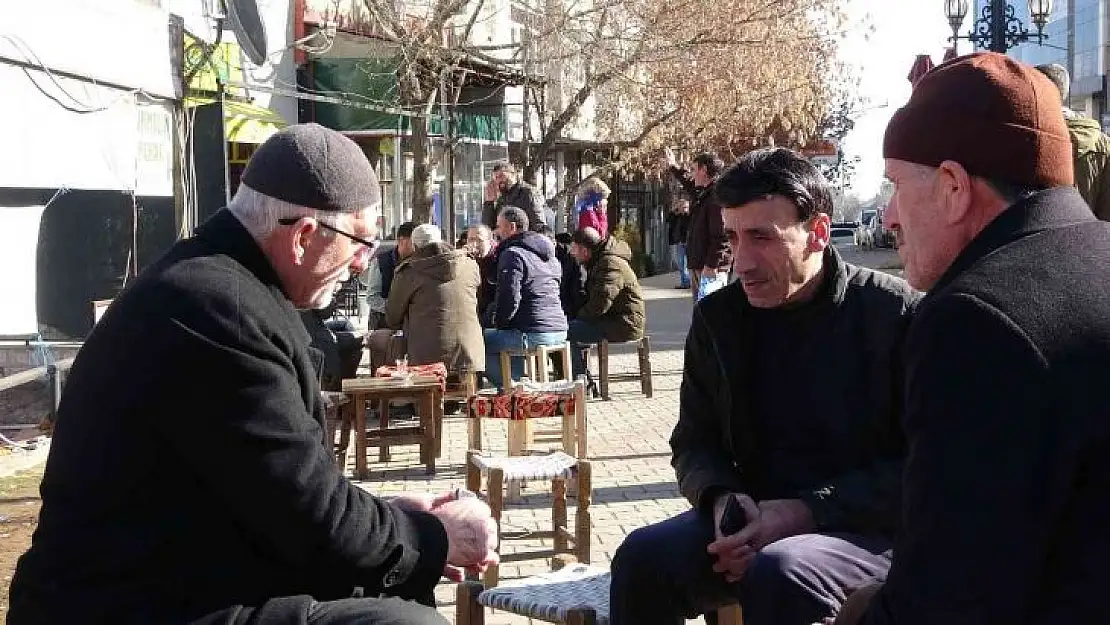 Kar yağışının olmadığı Bingöl'de, vatandaşlar güneşin tadını çıkardı