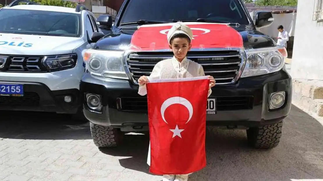 Kaymakam makam aracını sünnet olan şehit oğluna tahsis etti