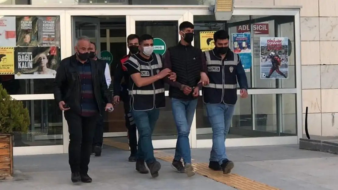 Kız arkadaşını 10 bıçak darbesiyle öldürmüştü, mahkemede 24 yıl ceza alınca hüngür hüngür ağladı