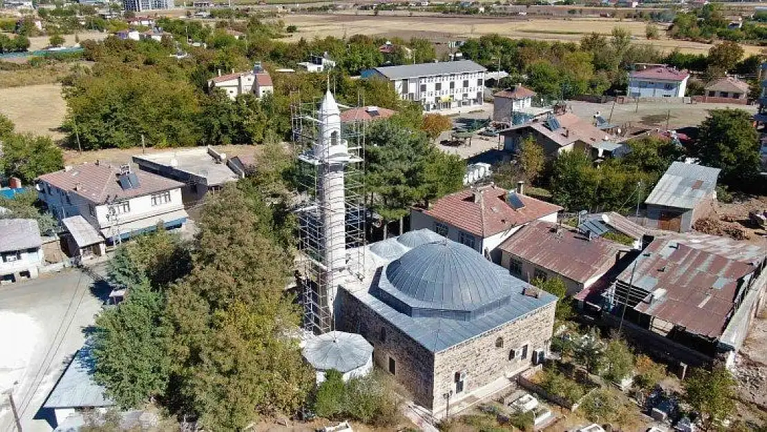 Leyleklerin yuva yapması nedeniyle yenileme çalışmaları ertelenen 386 yıllık caminin restorasyonu tamamlandı