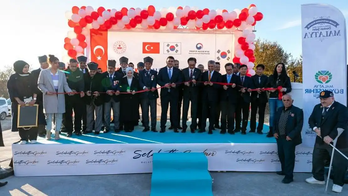 Malatya'da 210 konteynerden oluşan Korepck Mahallesi törenle açıldı