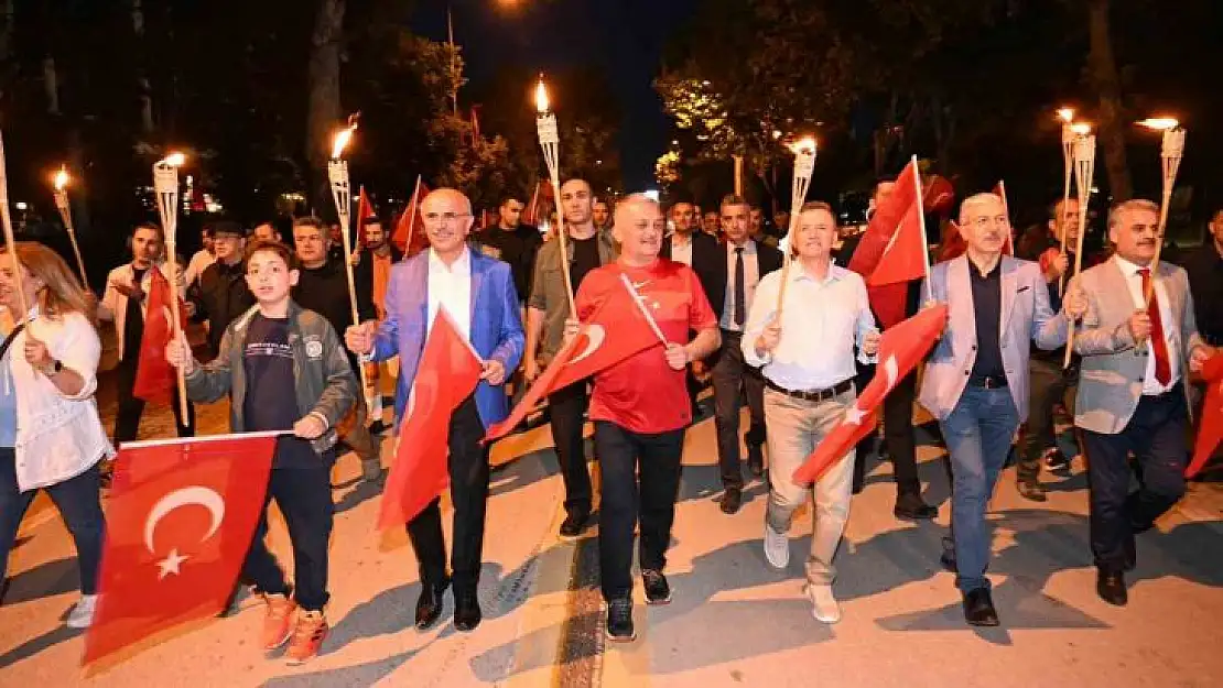 Malatya'da fener alayı yürüyüşü