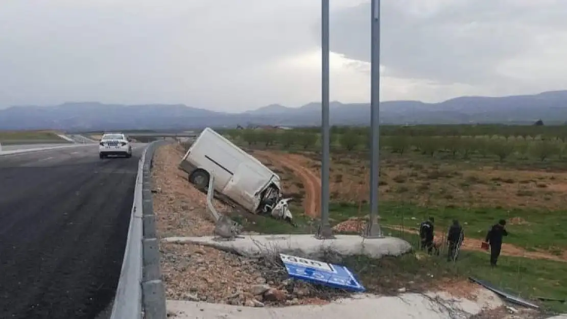 Malatya'da minibüs şarampole uçtu: 1 ölü, 2 yaralı