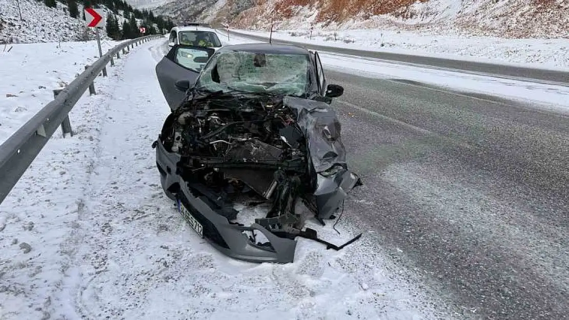 Malatya'da Otomobil tıra çarptı 1 yaralı