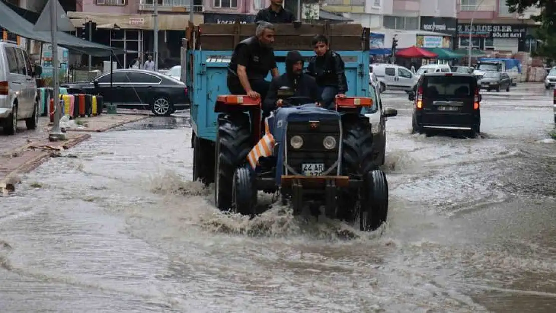 Malatya'da sağanak yağış hayatı olumsuz etkiledi